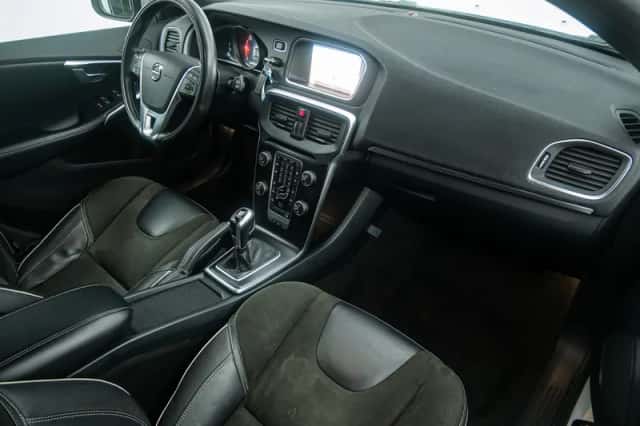 Volvo V40 (2018) thumbnail 9