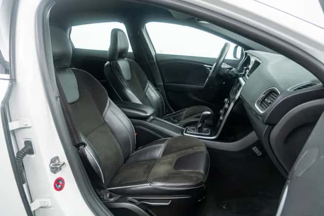 Volvo V40 (2018) thumbnail 10