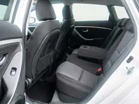Hyundai i30 (2015) thumbnail 12