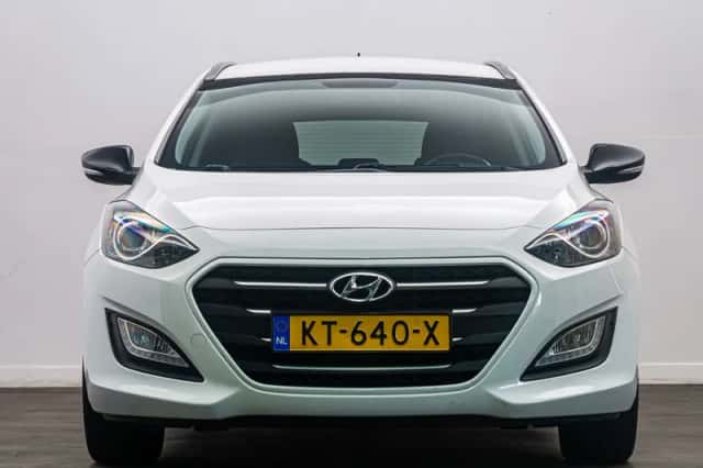 Hyundai i30 (2015) thumbnail 16