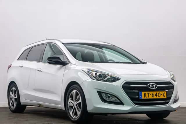 Hyundai i30 (2015) thumbnail 3