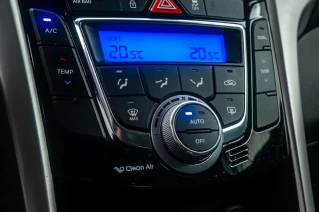 Hyundai i30 (2015) thumbnail 24