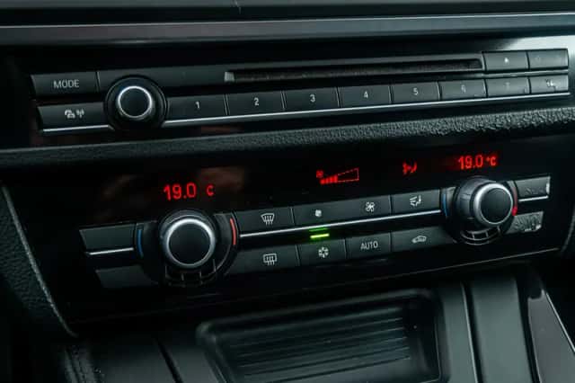 BMW 5-Serie (2012) thumbnail 24