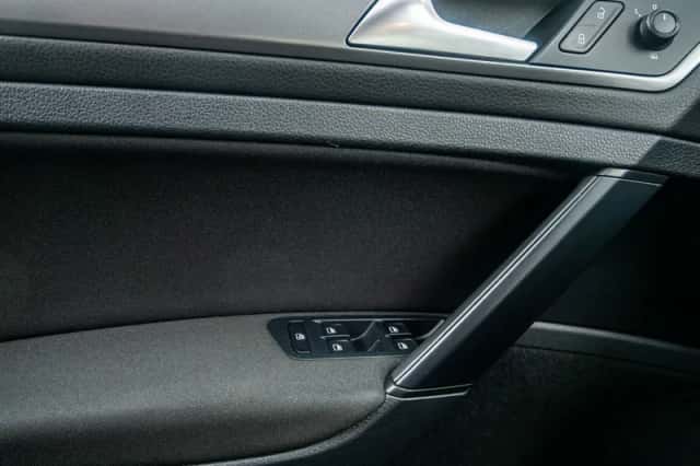 Volkswagen Golf (2014) thumbnail 25