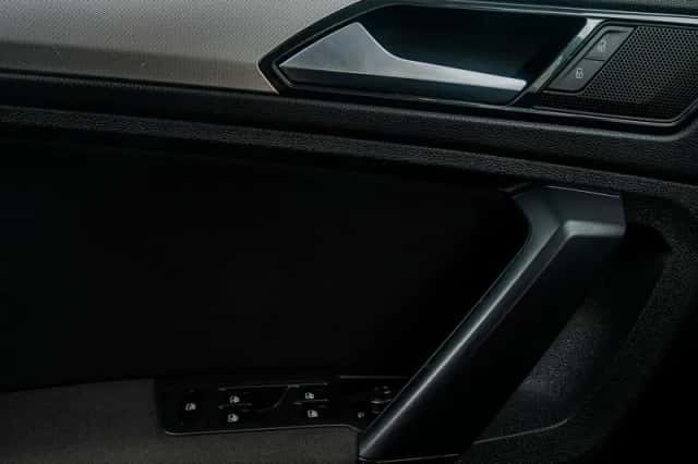 Volkswagen Tiguan (2017) thumbnail 24
