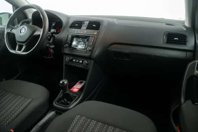 Volkswagen Polo (2015) thumbnail 18