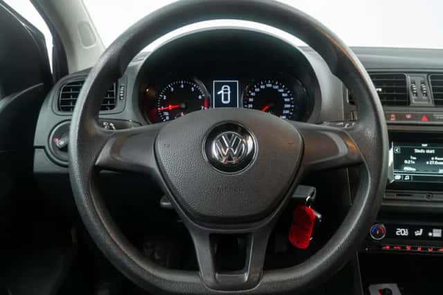 Volkswagen Polo (2015) thumbnail 19