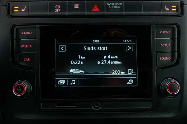 Volkswagen Polo (2015) thumbnail 20