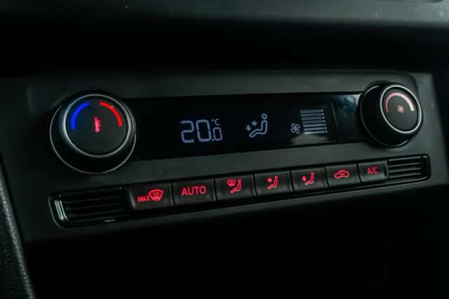 Volkswagen Polo (2015) thumbnail 21