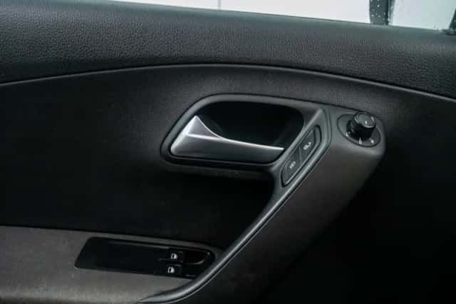 Volkswagen Polo (2015) thumbnail 22