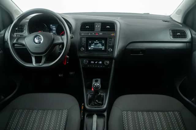 Volkswagen Polo (2015) thumbnail 6