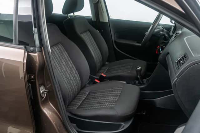 Volkswagen Polo (2015) thumbnail 8