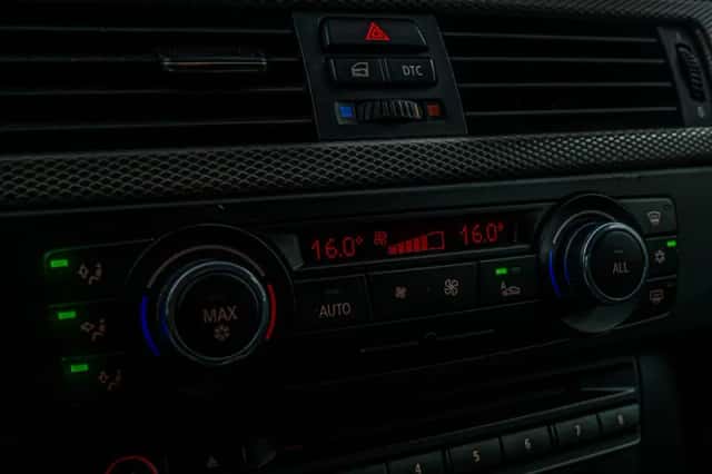 BMW 3-Serie (2010) thumbnail 23