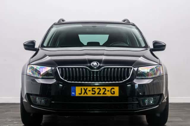 Škoda Octavia (2016) thumbnail 14