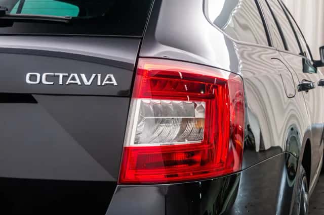 Škoda Octavia (2016) thumbnail 18