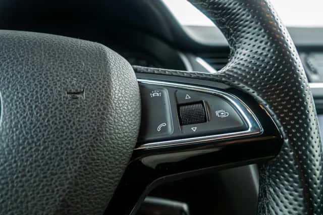 Škoda Octavia (2016) thumbnail 23