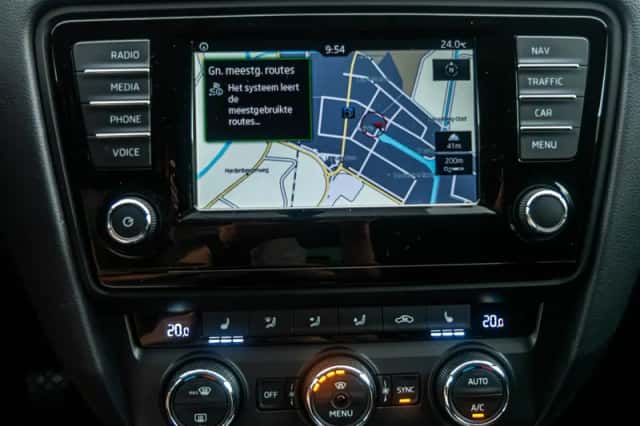 Škoda Octavia (2016) thumbnail 24
