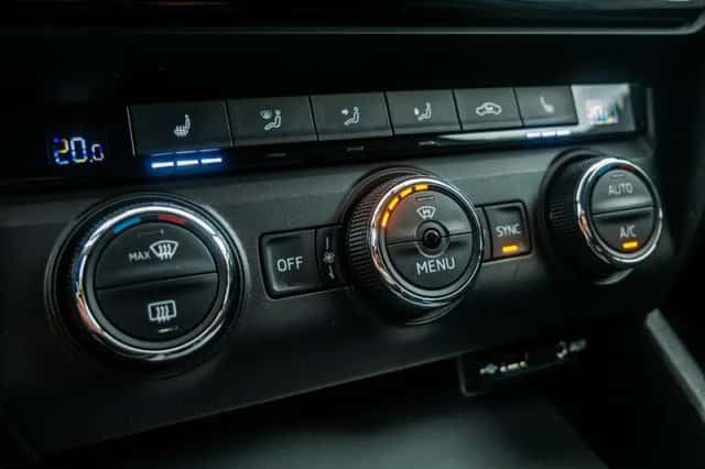 Škoda Octavia (2016) thumbnail 25