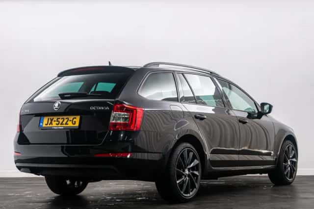 Škoda Octavia (2016) thumbnail 4