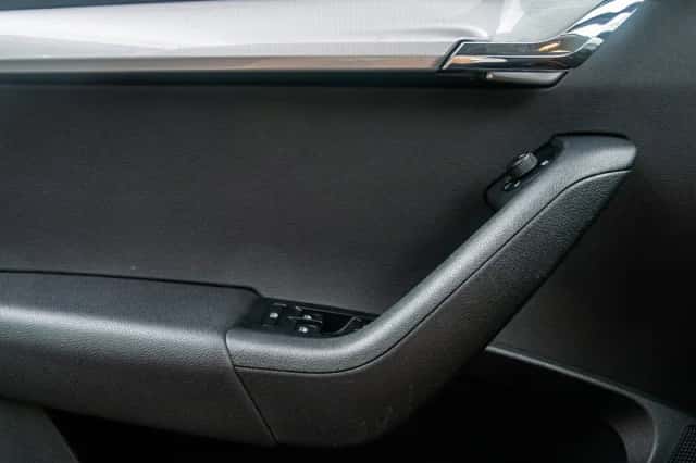 Škoda Octavia (2016) thumbnail 34