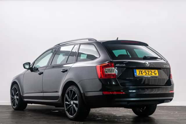 Škoda Octavia (2016) thumbnail 5