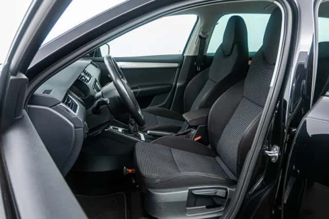 Škoda Octavia (2016) thumbnail 7