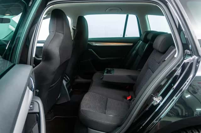 Škoda Octavia (2016) thumbnail 8