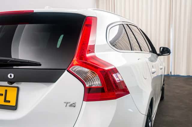 Volvo V60 (2018) thumbnail 16