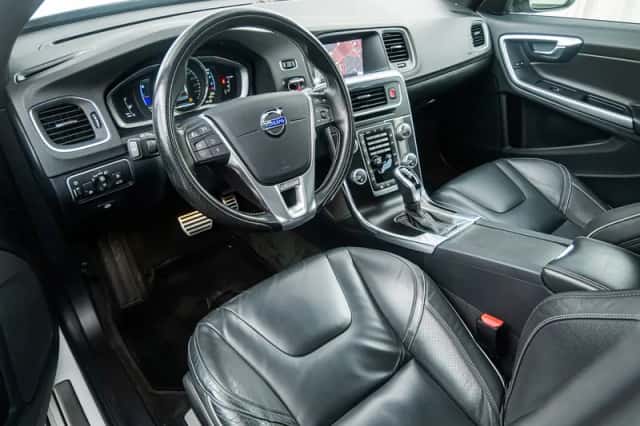 Volvo V60 (2018) thumbnail 18