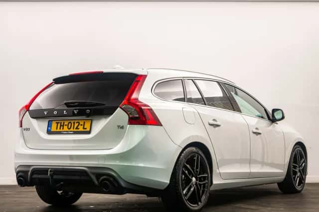 Volvo V60 (2018) thumbnail 4
