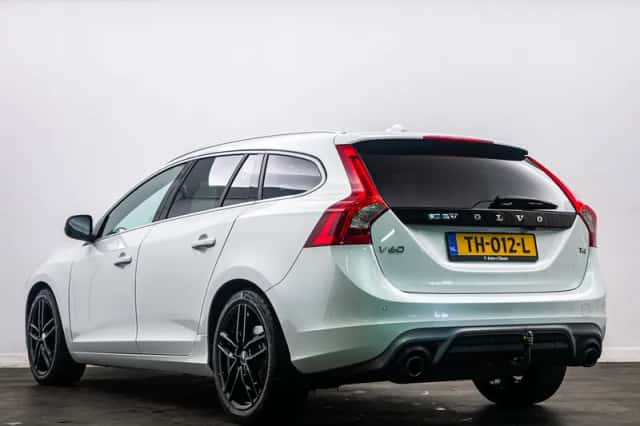 Volvo V60 (2018) thumbnail 5