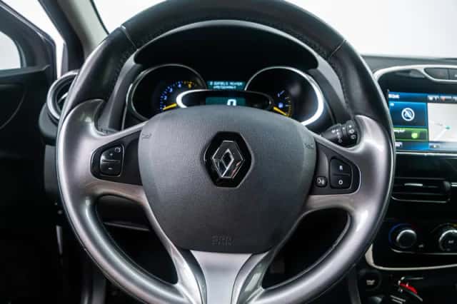Renault Clio (2015) thumbnail 19