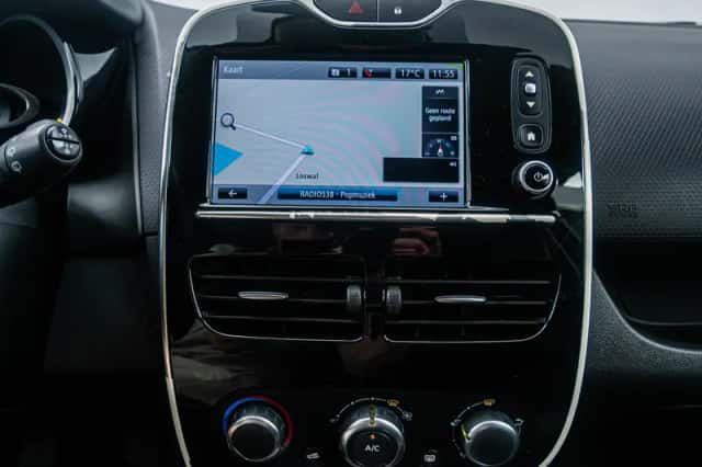 Renault Clio (2015) thumbnail 22
