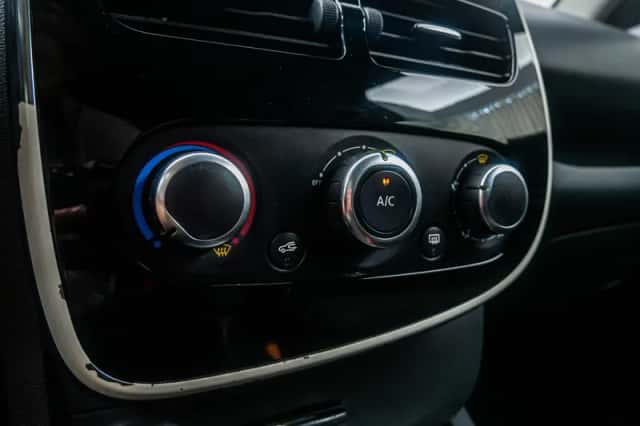 Renault Clio (2015) thumbnail 26