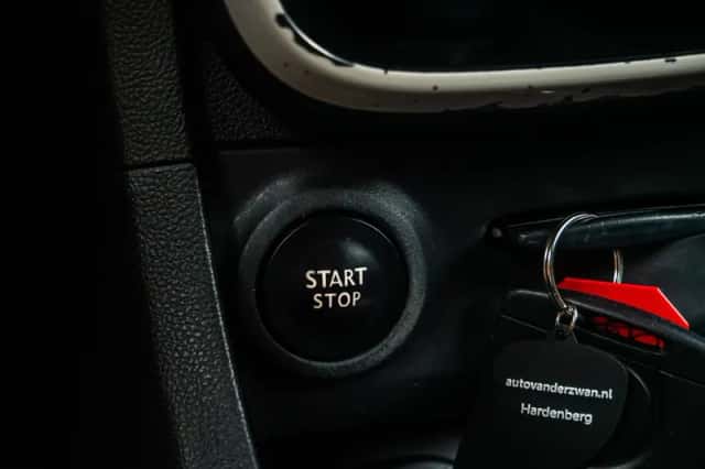 Renault Clio (2015) thumbnail 30