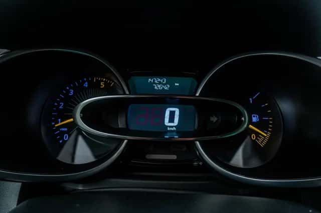 Renault Clio (2015) thumbnail 31