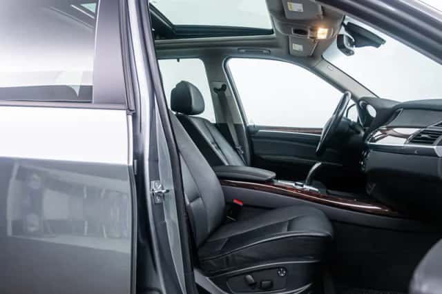 BMW X5 (2008) thumbnail 10