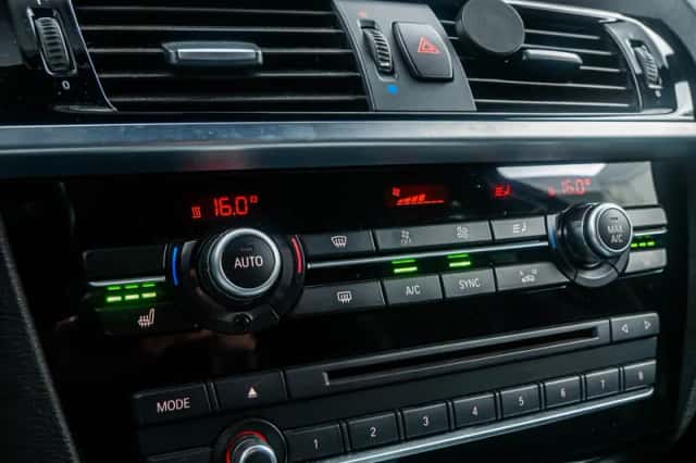 BMW X3 (2014) thumbnail 27