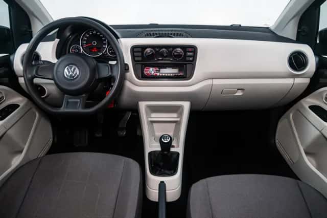 Volkswagen Up! (2012) thumbnail 6