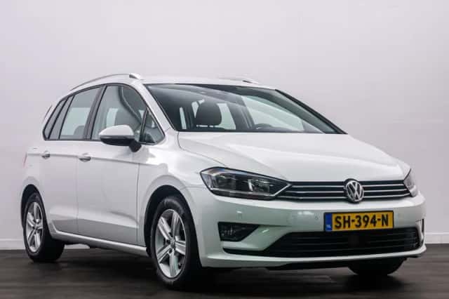 Volkswagen Golf (2015) thumbnail 3