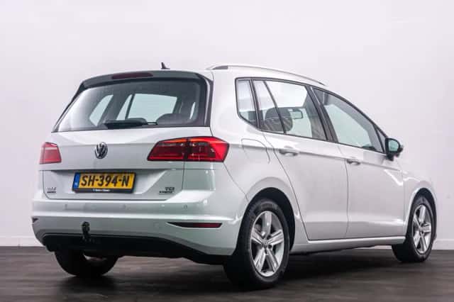 Volkswagen Golf (2015) thumbnail 4