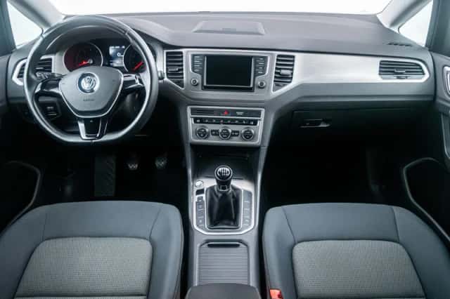 Volkswagen Golf (2015) thumbnail 6