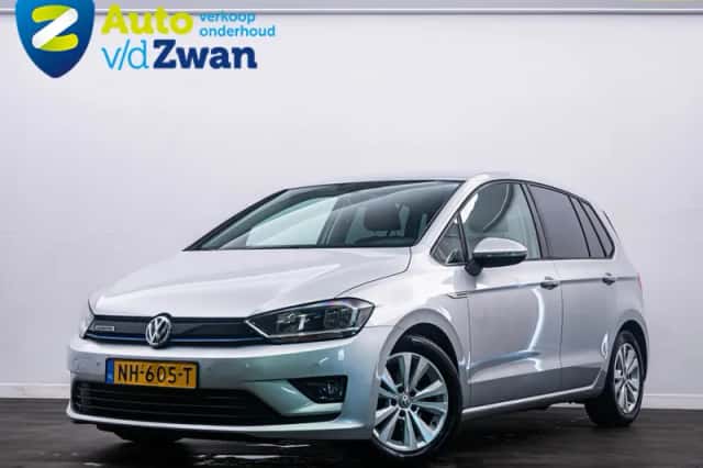 Volkswagen Golf (2017) thumbnail 2