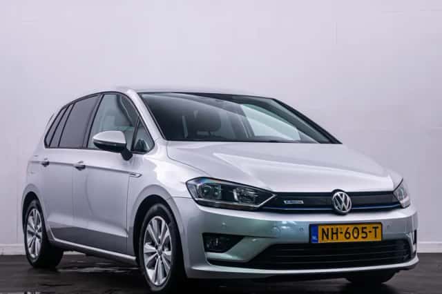 Volkswagen Golf (2017) thumbnail 3