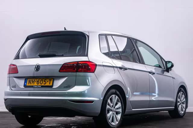 Volkswagen Golf (2017) thumbnail 4