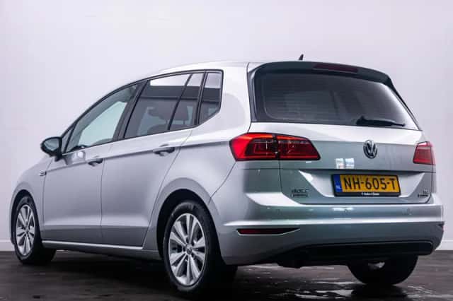 Volkswagen Golf (2017) thumbnail 5