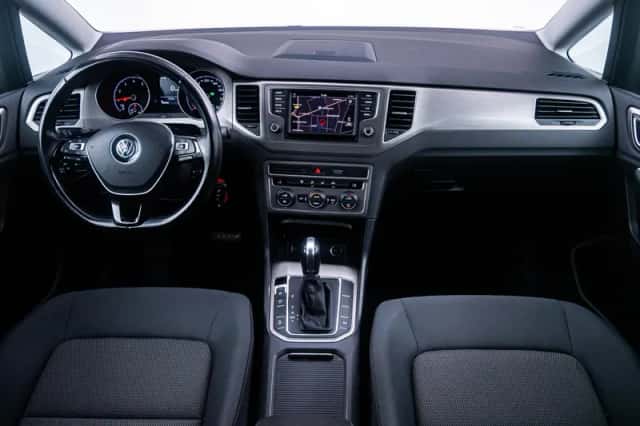 Volkswagen Golf (2017) thumbnail 6