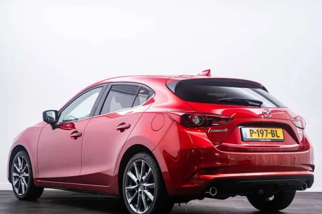 Mazda 3 (2017) thumbnail 5