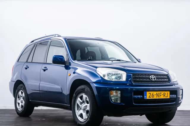 Toyota RAV4 (2003) thumbnail 3