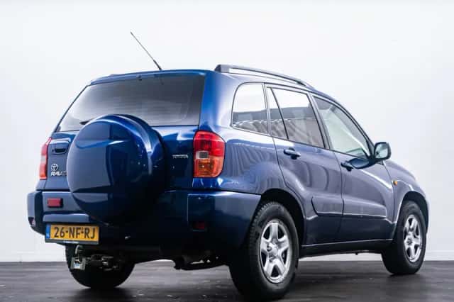 Toyota RAV4 (2003) thumbnail 4